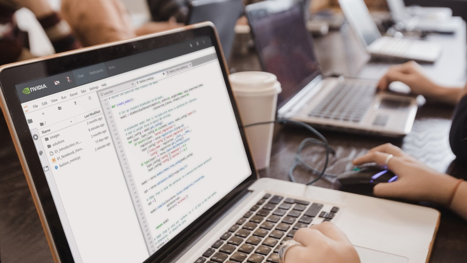 Lokales LLM im Unternehmen: Wann sich KI auf eigener Hardware lohnt Lokales LLM